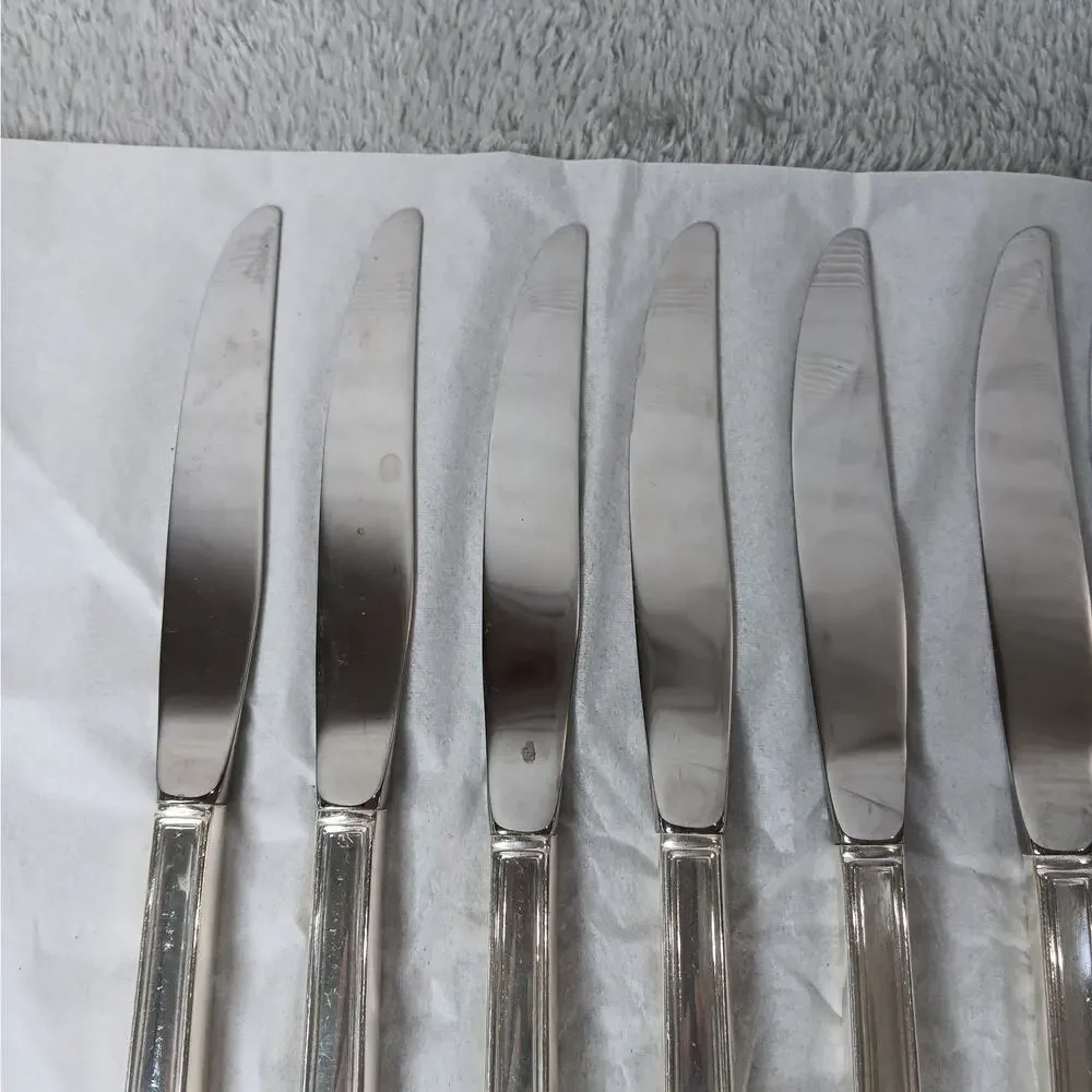 Oneida Silversmiths 8 Piece Silver Plate Clairhill-Fairhill Hollow Dinner Knives